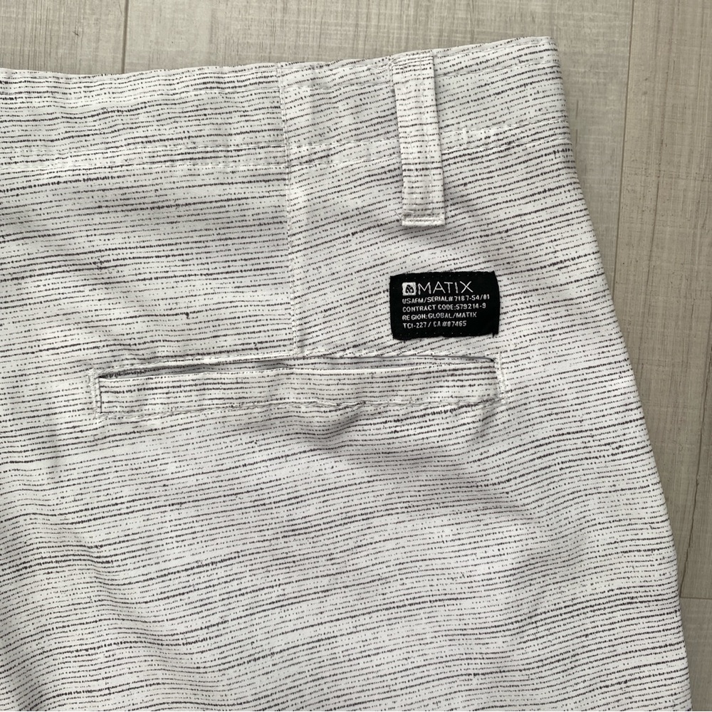 Matix Men's Performance White & Black Stripe Lightweight Quick Dry Cargo Shorts - Picture 7 of 7